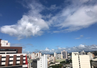 Notícia - Fim de semana de calor, mas com chuva no final da tarde