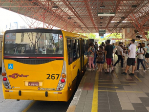 Notícia - Cobradores nos ônibus custam R$ 6 milhões ao ano, aponta Salvaro