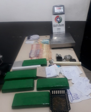 Notícia - PM prende traficantes com cinco quilos de maconha