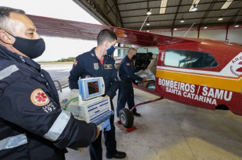 Notícia - Estado entrega equipamentos para municípios do Oeste