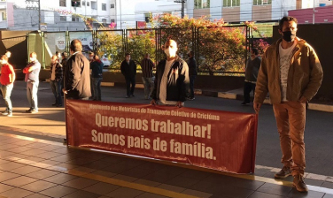 Notícia - “Queremos é trabalhar, sustentar as nossas famílias”, diz sindicalista