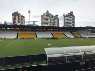 Notícia - Arilson volta a sentir o tornozelo e é dúvida para o jogo contra o Vasco