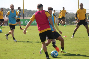 Notícia - Tencati poderá repetir o time das duas primeiras rodadas da Série B