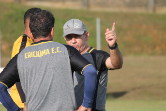 Notícia - Tigre marca três jogos-treino antes da Série B