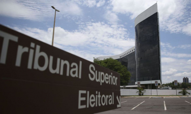 Notícia - Justiça Eleitoral recebe 1,3 mil denúncias de propaganda irregular