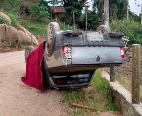 Notícia - Idoso morre após capotamento de seu carro