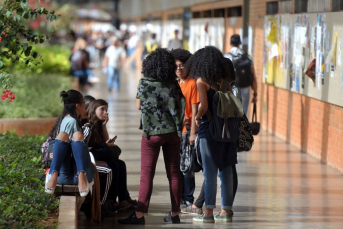 Notícia - Após liberação de recursos, 100% das bolsas da Capes estão garantidas