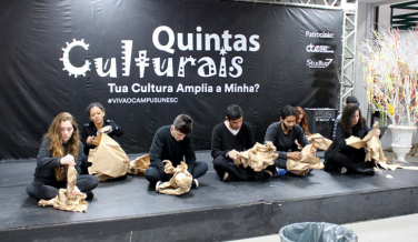 Notícia - Performance do curso de Teatro da Unesc chama a atenção para a inclusão social