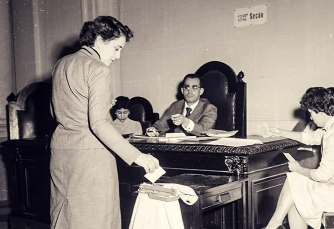 Notícia - Os 90 anos do direito do voto às mulheres no Brasil