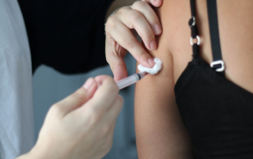 Notícia - É hora de vacinar contra sarampo e influenza