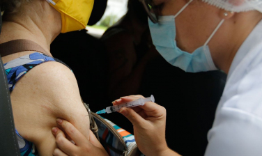 Notícia - Fiocruz: com avanço da vacinação, mortes e ocupação de UTIs têm queda