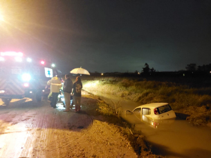 Notícia - Morro da Fumaça: idoso é resgatado após carro cair em valeta