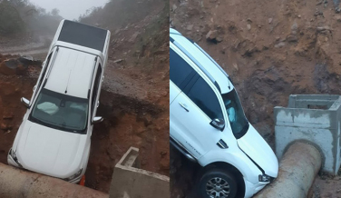 Notícia - Veículo cai em buraco na Serra da Rocinha