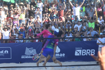 Notícia - Beach Tennis: André Baran e Theo Irigaray são campeões 