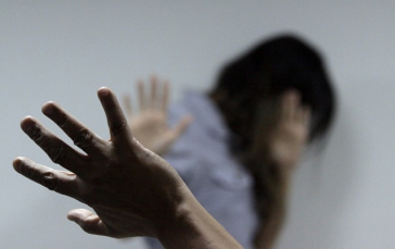 Notícia - Denúncias apontam para escalada da violência contra mulheres no país