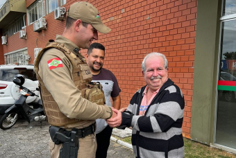 Notícia - Criciúma: Policiais que atuaram em incêndio a um edifício recebem a gratidão dos moradores