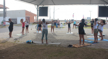 Notícia - Yoga gratuita é oferecida em Balneário Gaivota