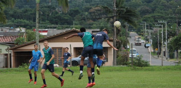 Caravaggio inicia o Catarinense Sub-20 com derrota - Esporte - 4oito